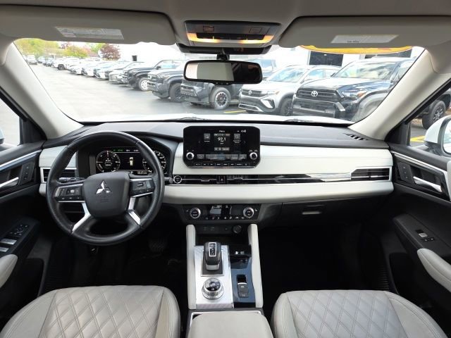 Used 2023 Mitsubishi Outlander SEL AWD/4WD image 22