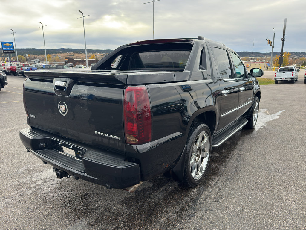 Used 2011 Cadillac Escalade EXT Luxury image 3