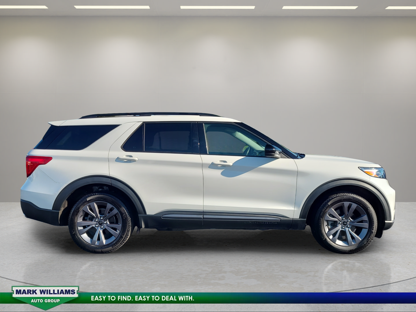 Certified 2022 Ford Explorer XLT w/ Equipment Group 202A AWD/4WD image 2