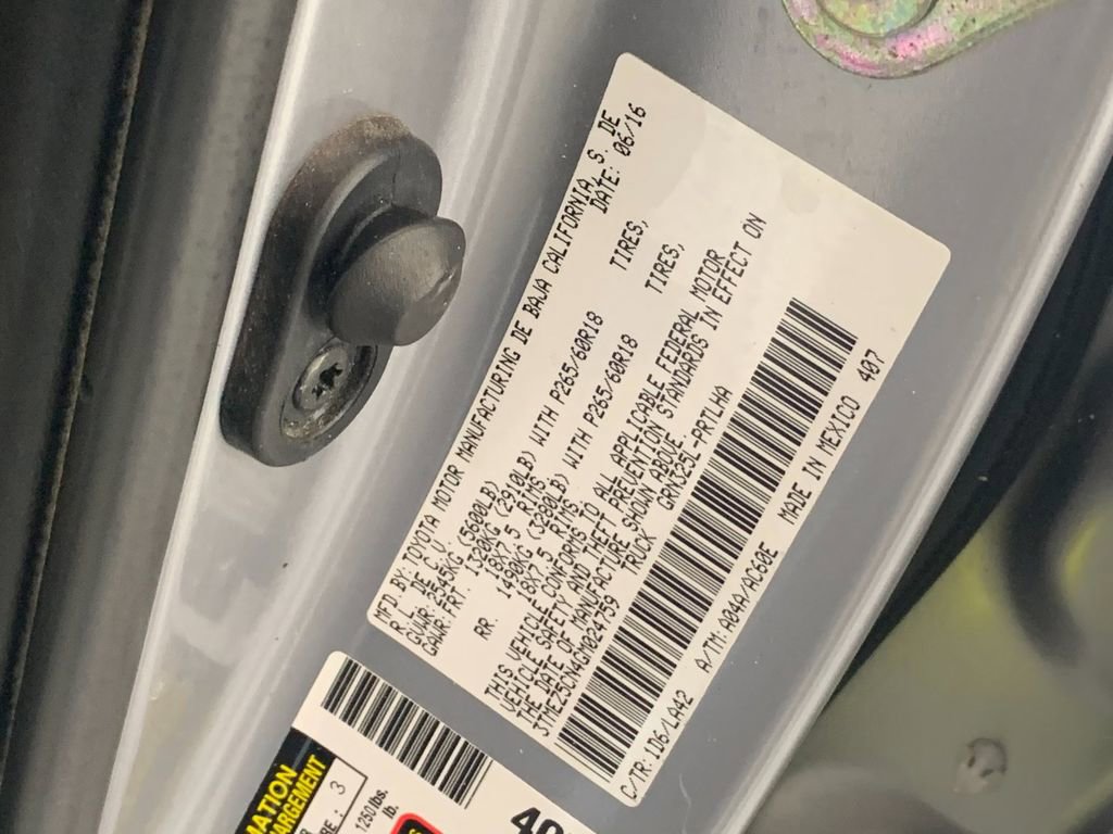 Used 2016 Toyota Tacoma Limited w/ Towing Package image 13