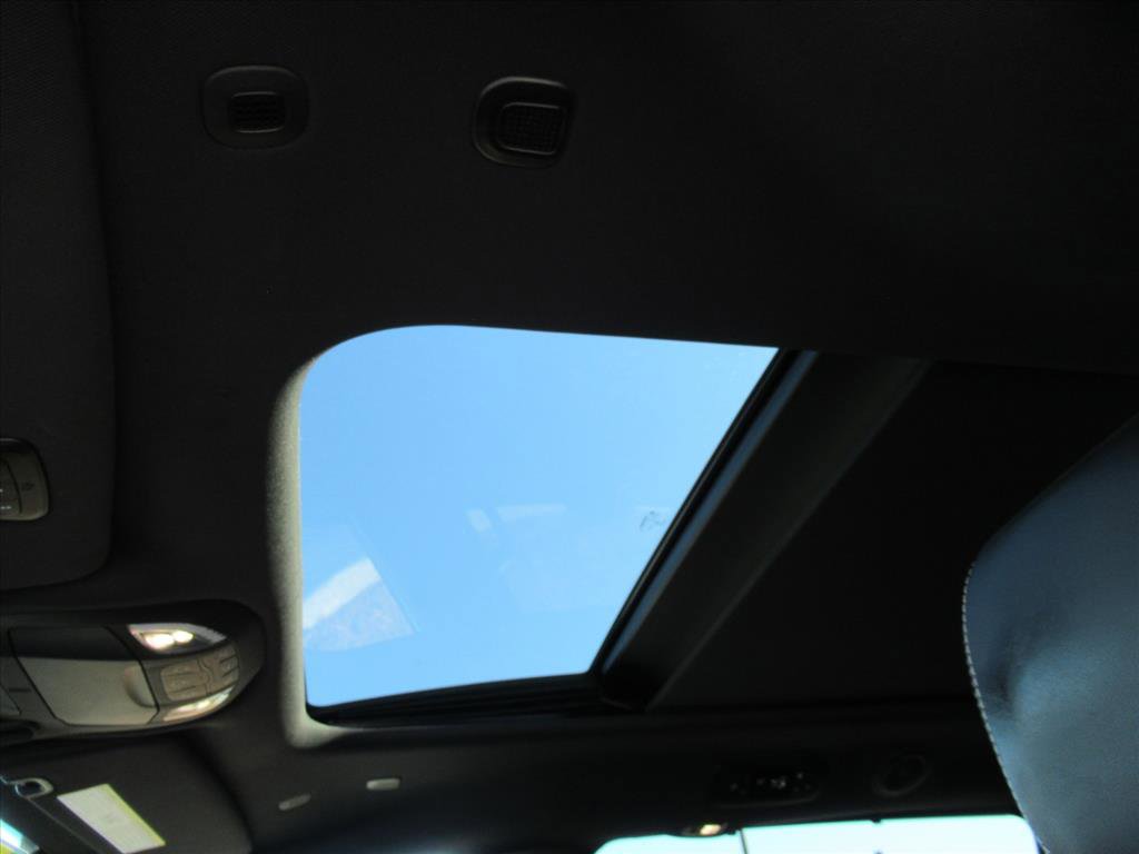 Used 2025 Chrysler Pacifica Limited image 22