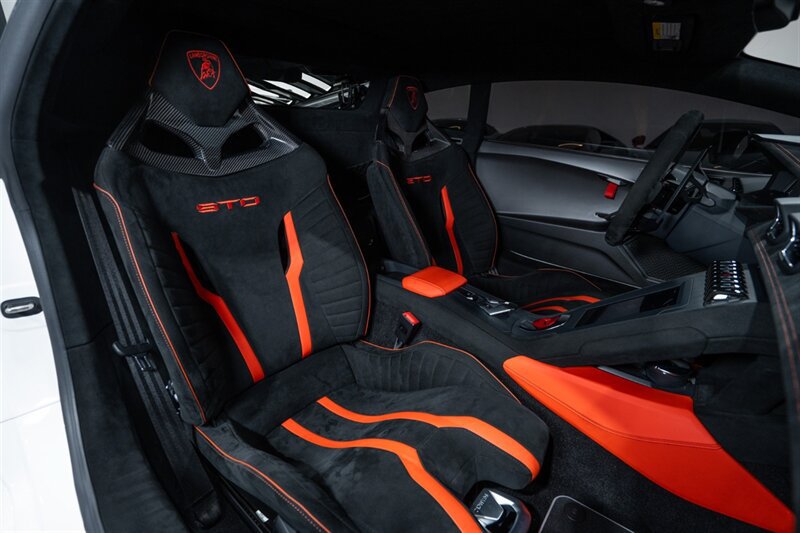 Used 2022 Lamborghini Huracan STO RWD image 28