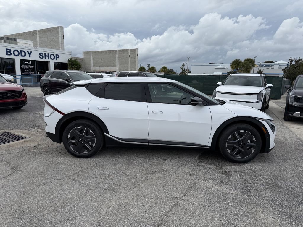New 2025 Kia EV6 Light w/ Light LR Technology Package image 3