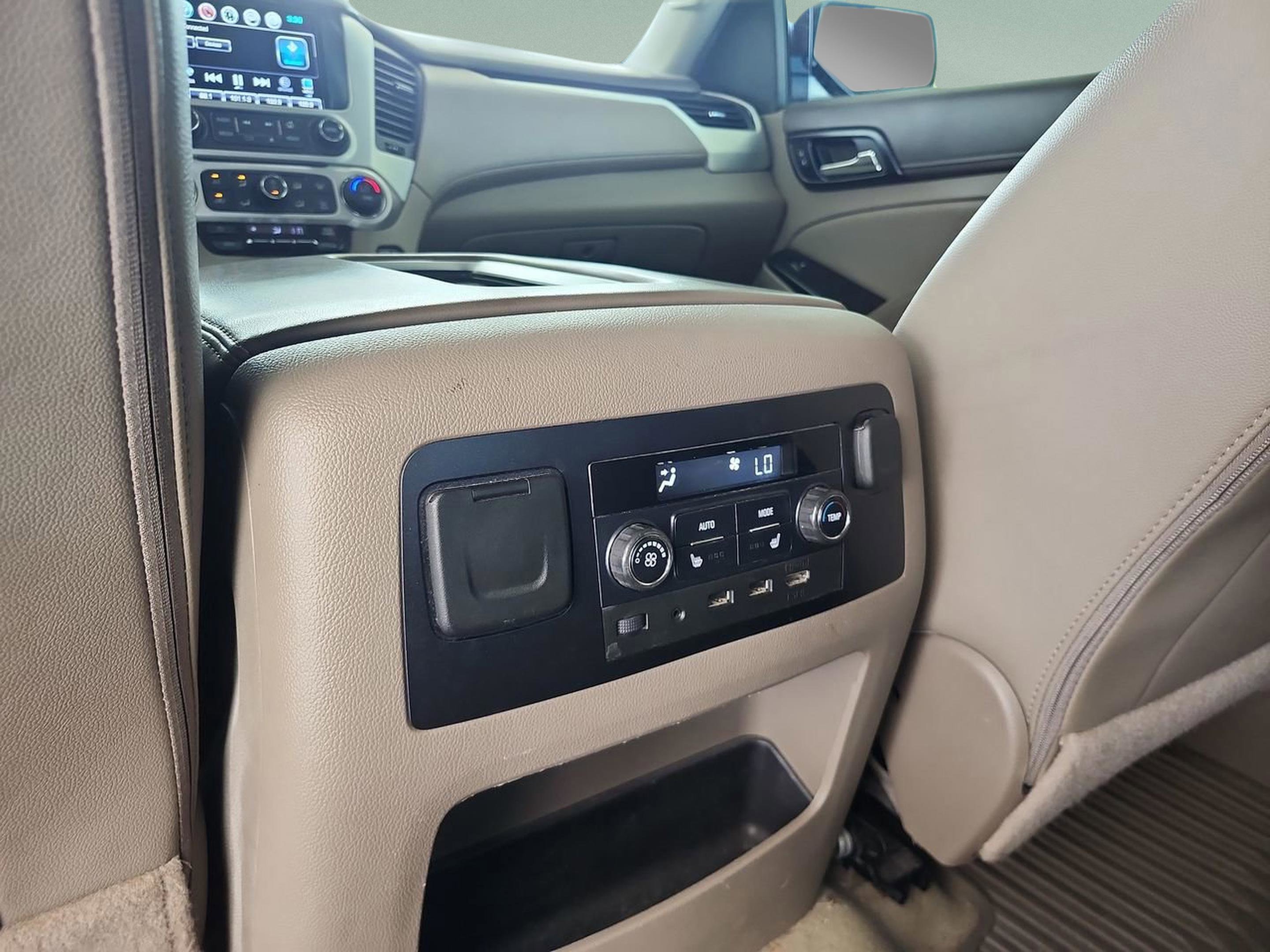 Used 2017 GMC Yukon SLT w/ Premium Edition AWD/4WD image 26