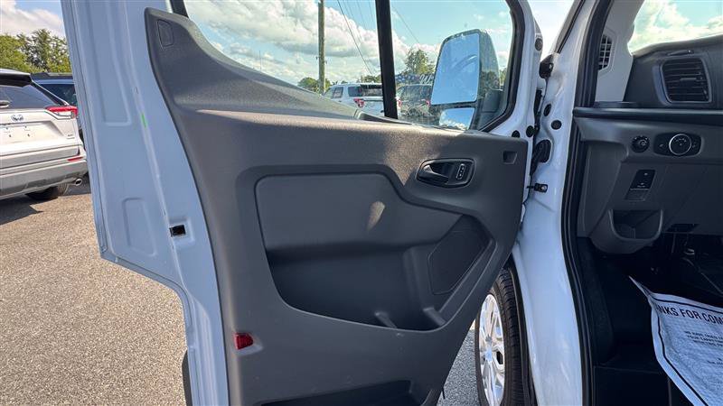 Used 2023 Ford E-Transit Medium Roof RWD image 28