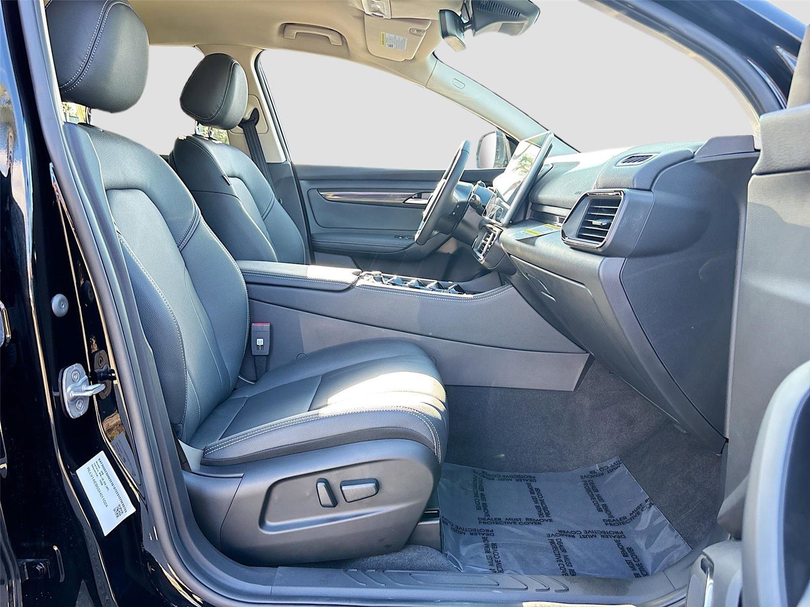 New 2025 VinFast VF 8 Eco image 28