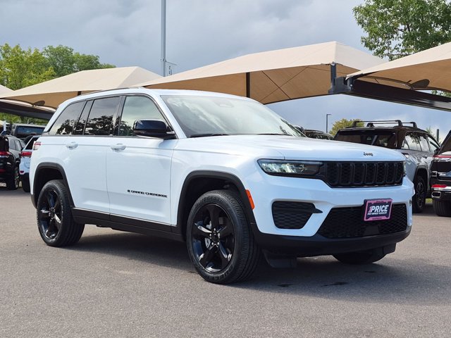 Used 2023 Jeep Grand Cherokee Altitude AWD/4WD image 3