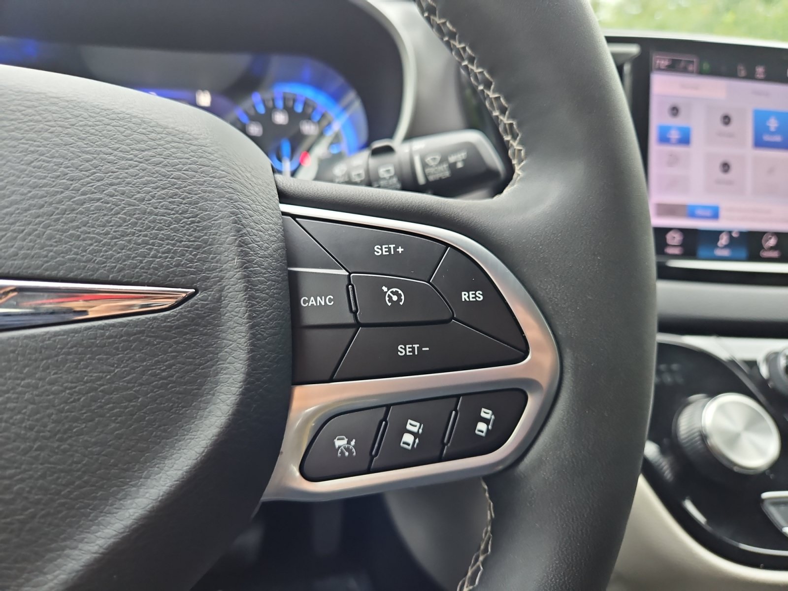 Used 2024 Chrysler Pacifica Touring-L FWD image 24