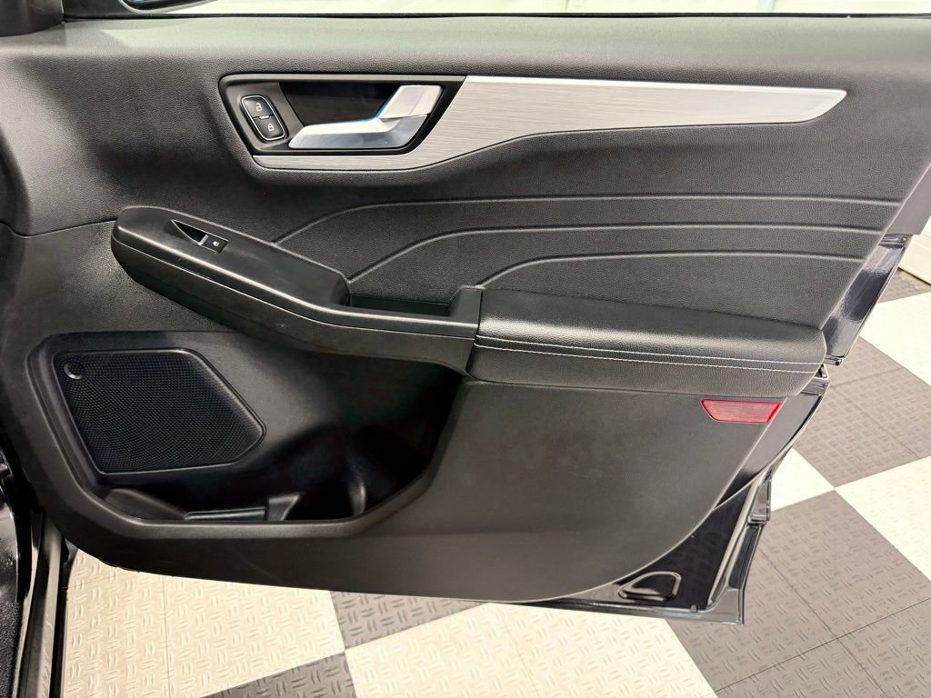 Used 2024 Ford Escape Platinum image 23