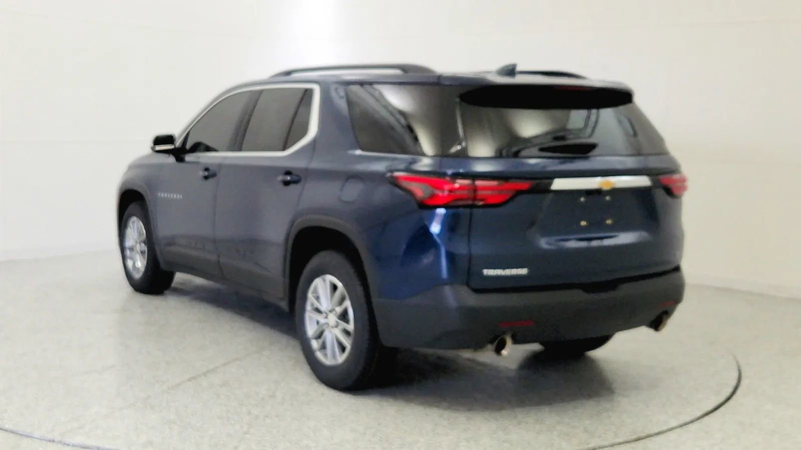 Used 2023 Chevrolet Traverse LT image 7