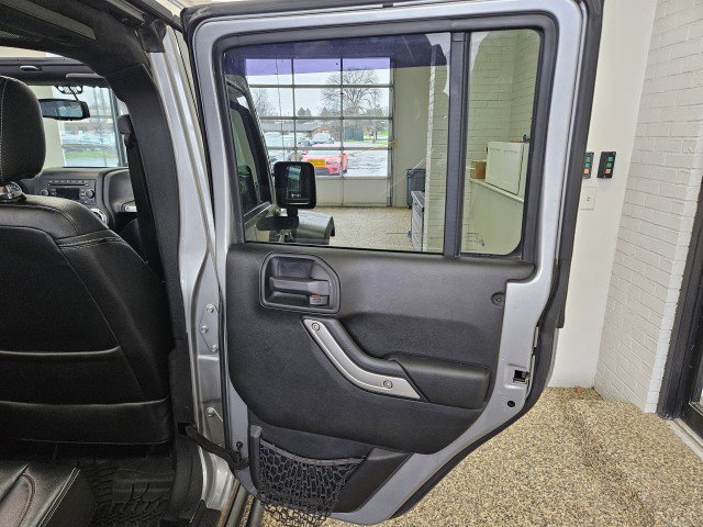 Used 2016 Jeep Wrangler Unlimited Rubicon AWD/4WD image 15