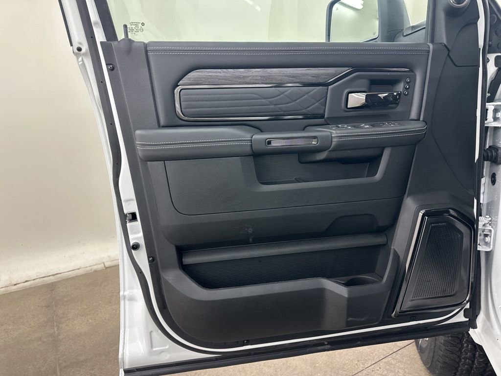 New 2026 RAM 2500 Limited AWD/4WD image 29