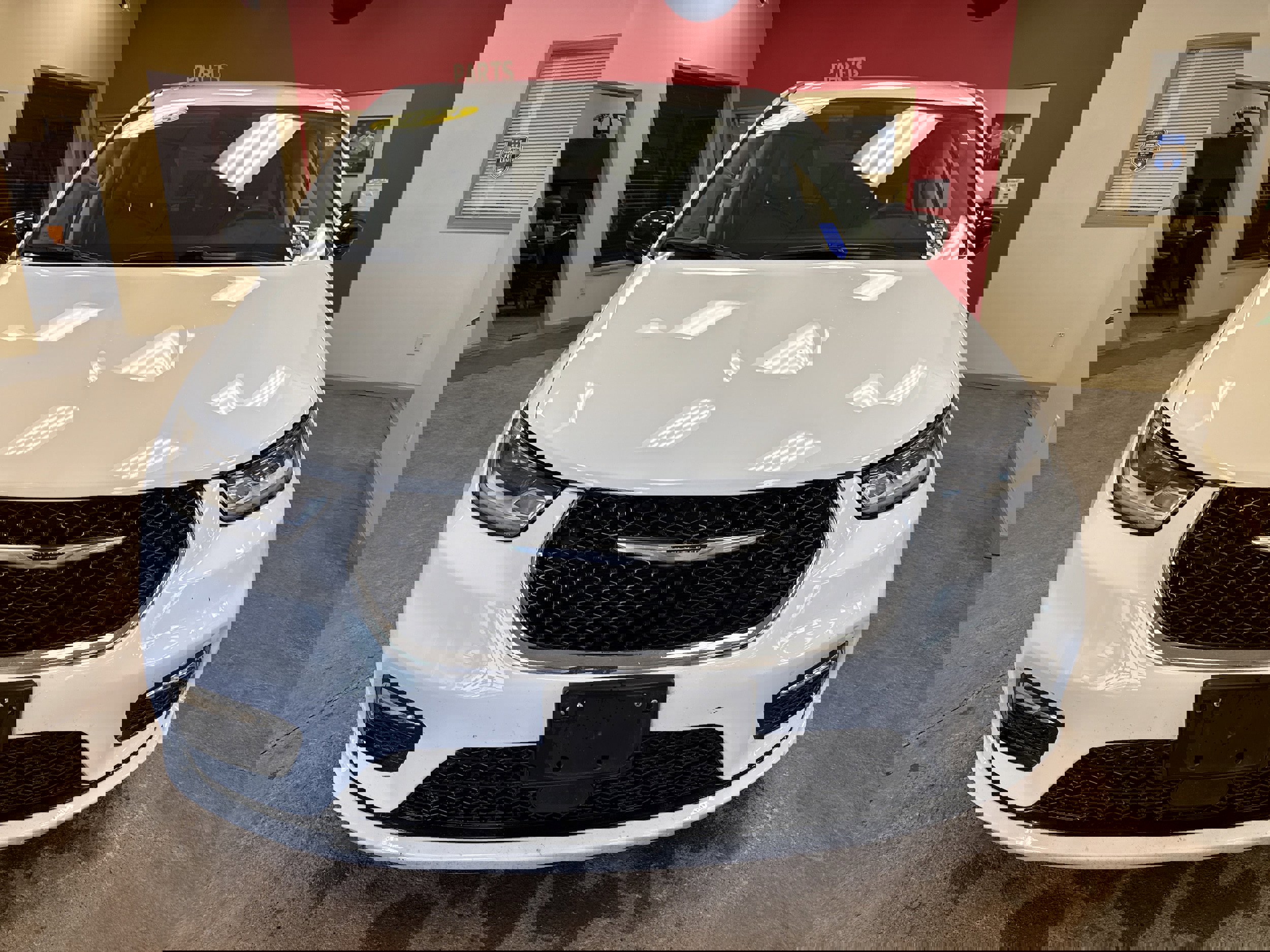 Used 2024 Chrysler Pacifica Touring-L video 2