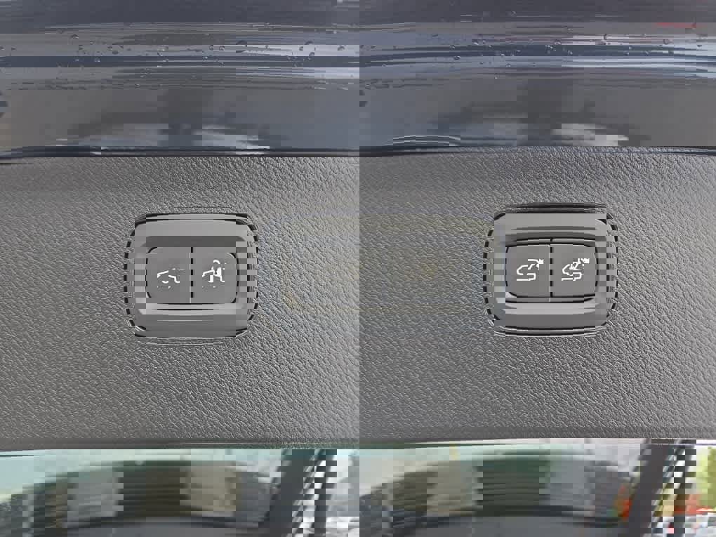 New 2026 Volvo XC90 T8 Ultra w/ Protection Package Premier image 8