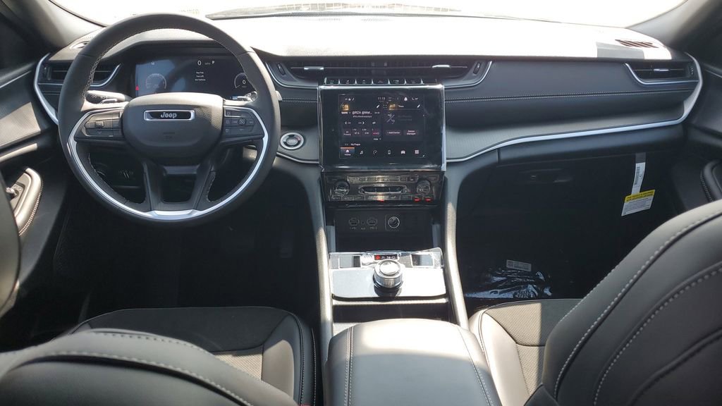 New 2025 Jeep Grand Cherokee L Altitude image 12