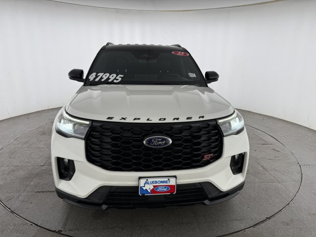 Used 2025 Ford Explorer ST RWD image 2