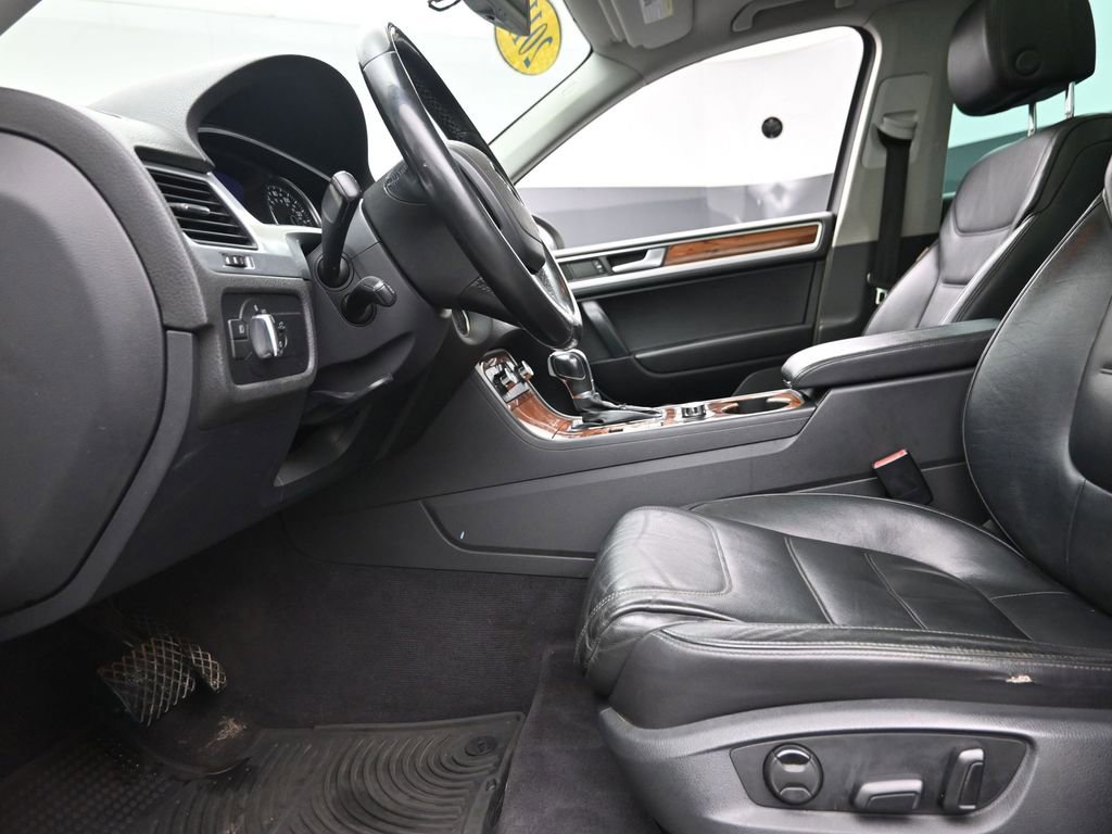Used 2011 Volkswagen Touareg VR6 AWD/4WD image 14
