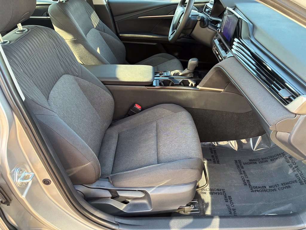 Used 2025 Toyota Camry LE FWD image 30