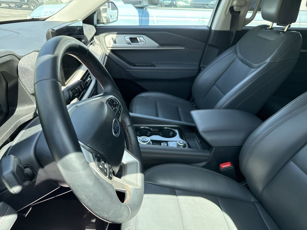 Used 2025 Ford Explorer Active w/ Active Comfort Package AWD/4WD image 9