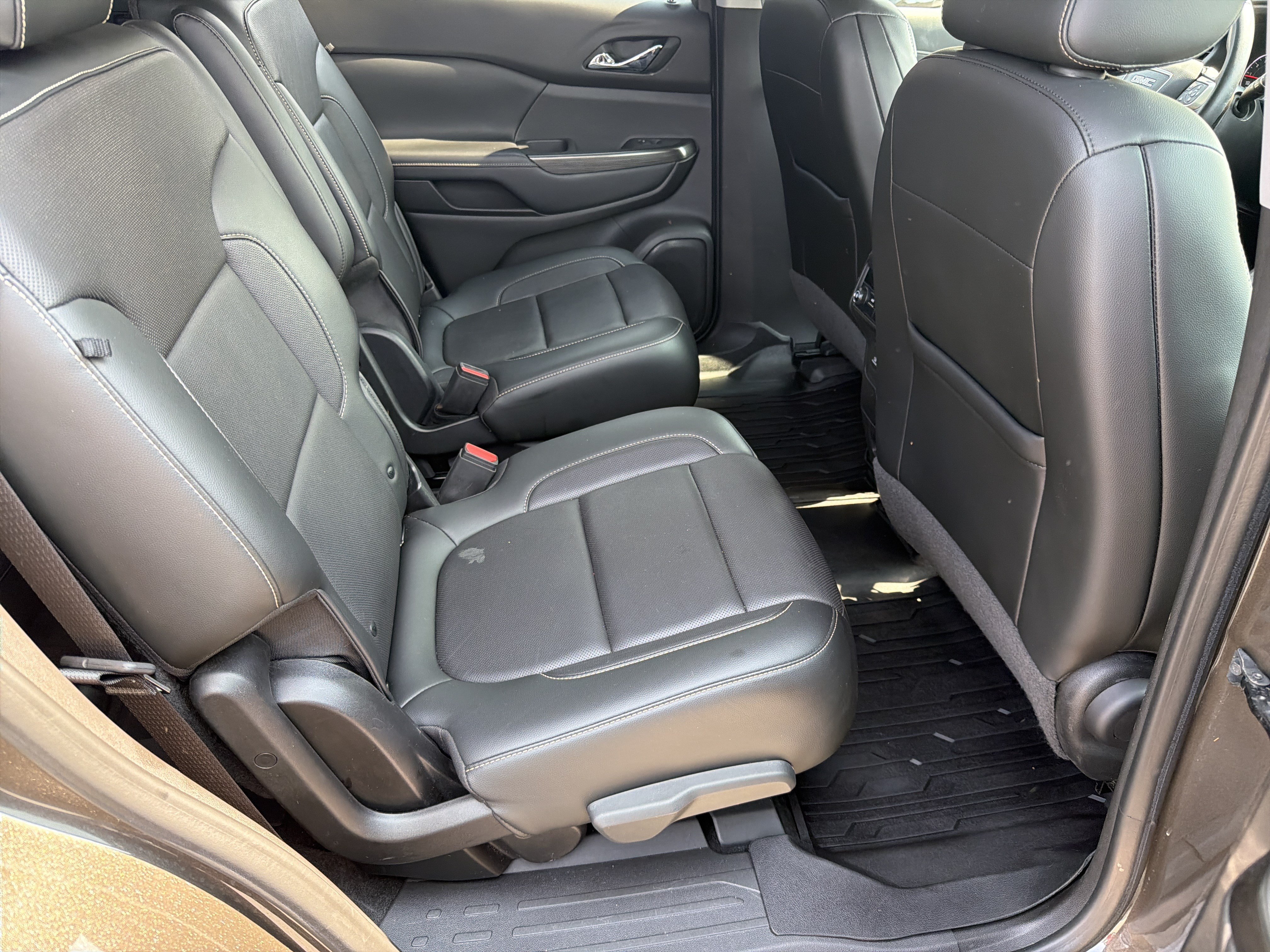 Certified 2020 GMC Acadia SLT w/ LPO, Floor Liner Package FWD image 16