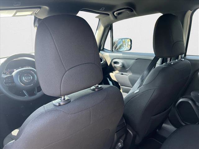 Used 2021 Jeep Renegade Latitude image 17
