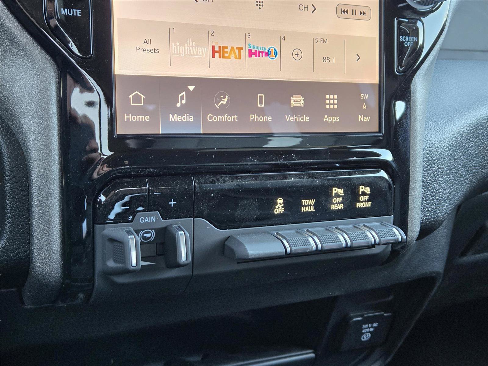 New 2026 RAM 2500 Tradesman AWD/4WD image 28
