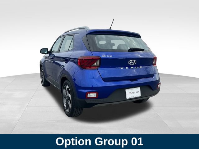 Used 2023 Hyundai Venue Limited image 3