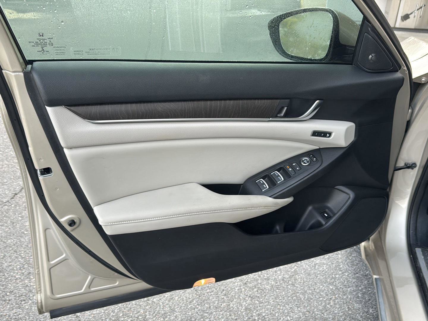 Used 2018 Honda Accord Touring image 14