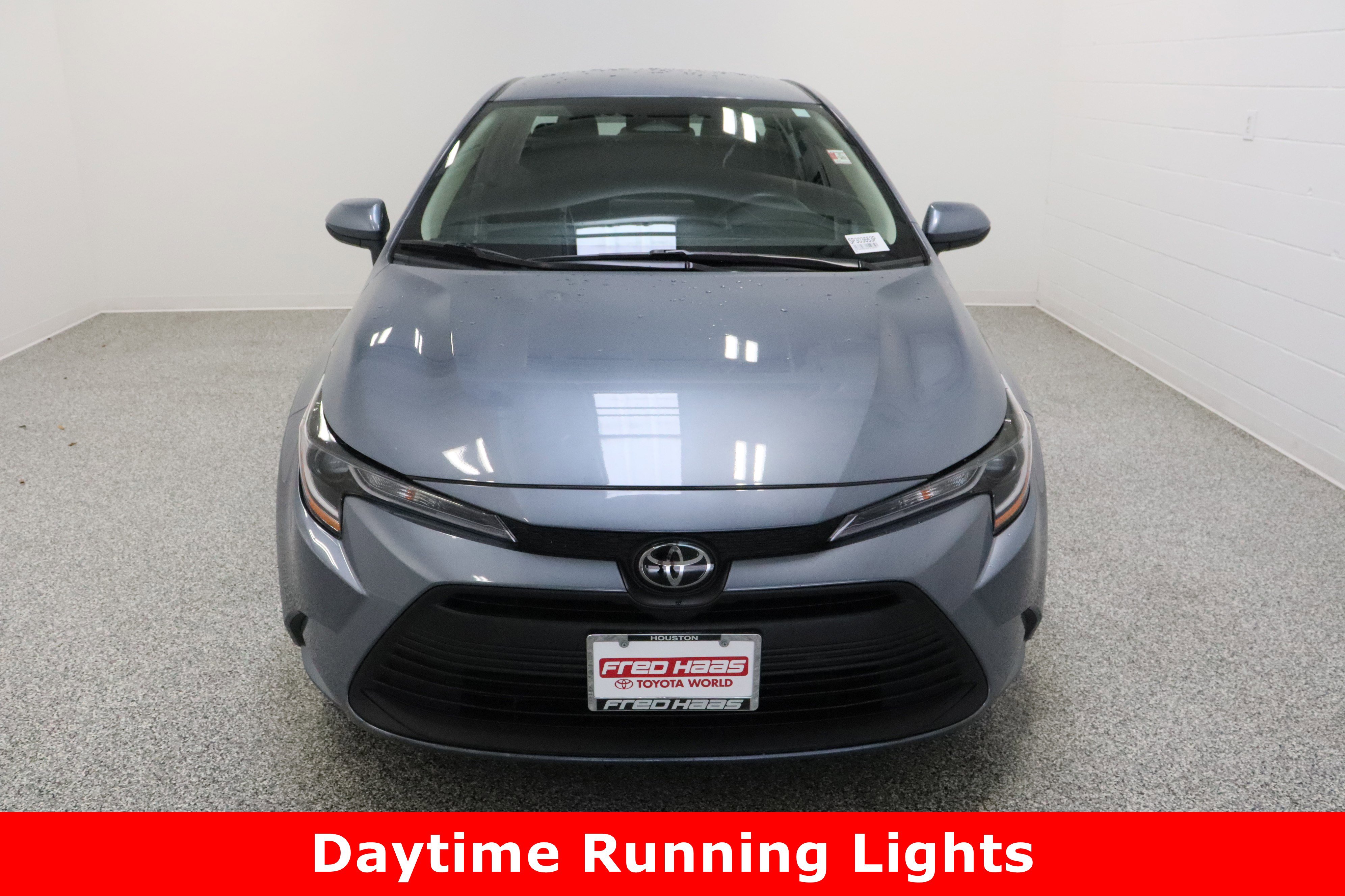 Certified 2025 Toyota Corolla LE FWD image 3