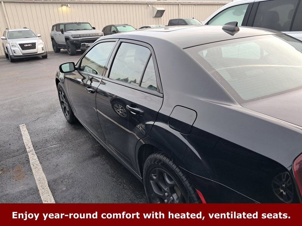 Used 2023 Chrysler 300 Touring L w/ Popular Equipment Group image 8