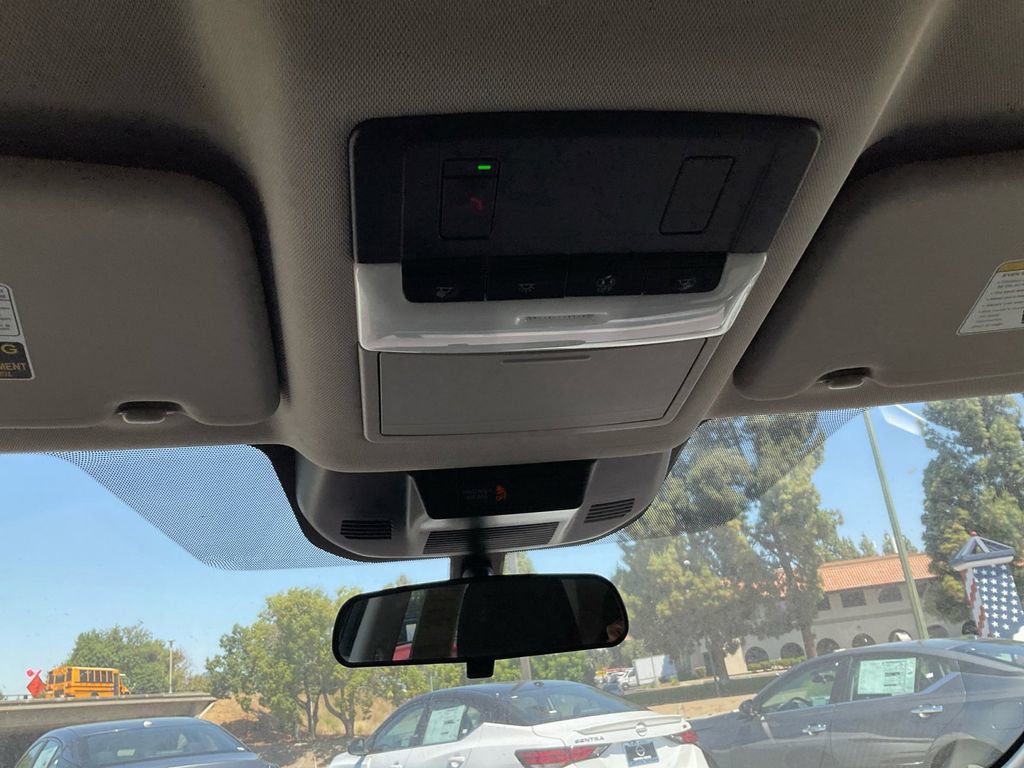 Used 2023 Nissan Rogue SV image 24