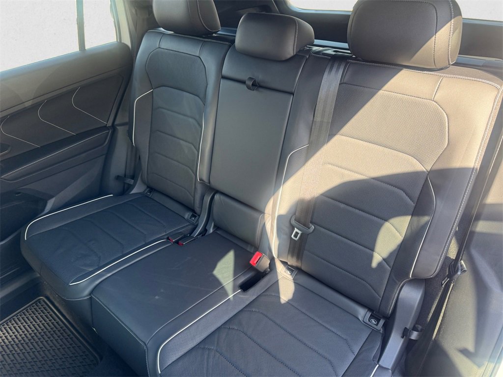 Used 2024 Volkswagen Tiguan SEL R-Line image 13