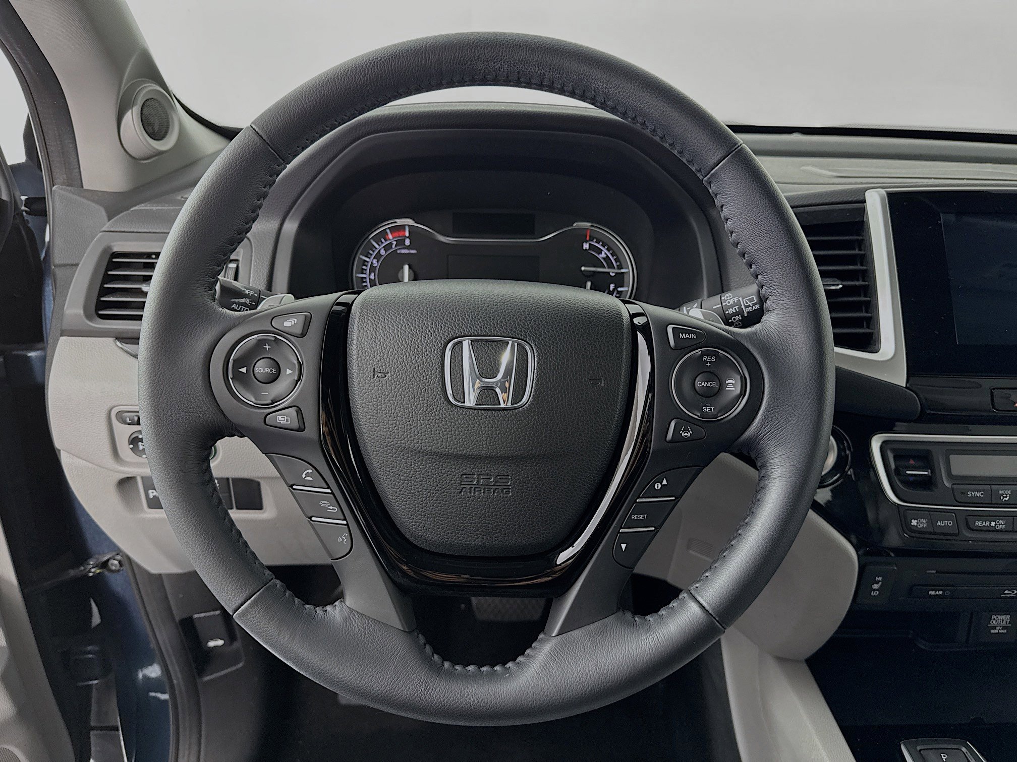 Used 2016 Honda Pilot Touring image 11