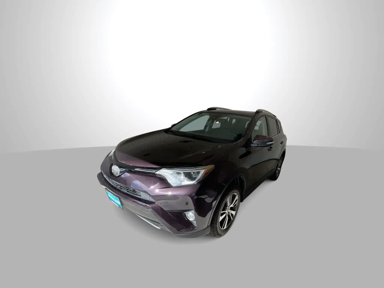 Used 2018 Toyota RAV4 XLE AWD/4WD image 4