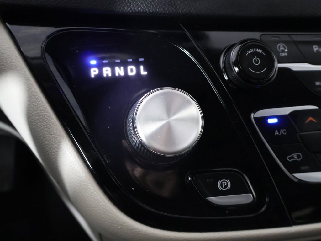 Used 2022 Chrysler Pacifica Touring-L image 45