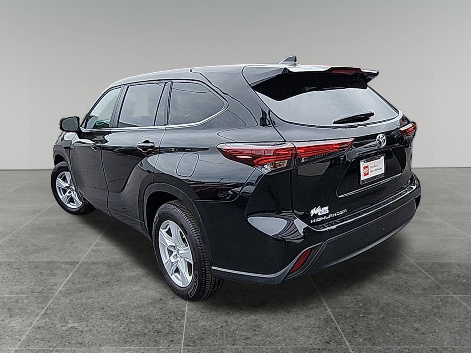 Certified 2024 Toyota Highlander LE FWD image 5
