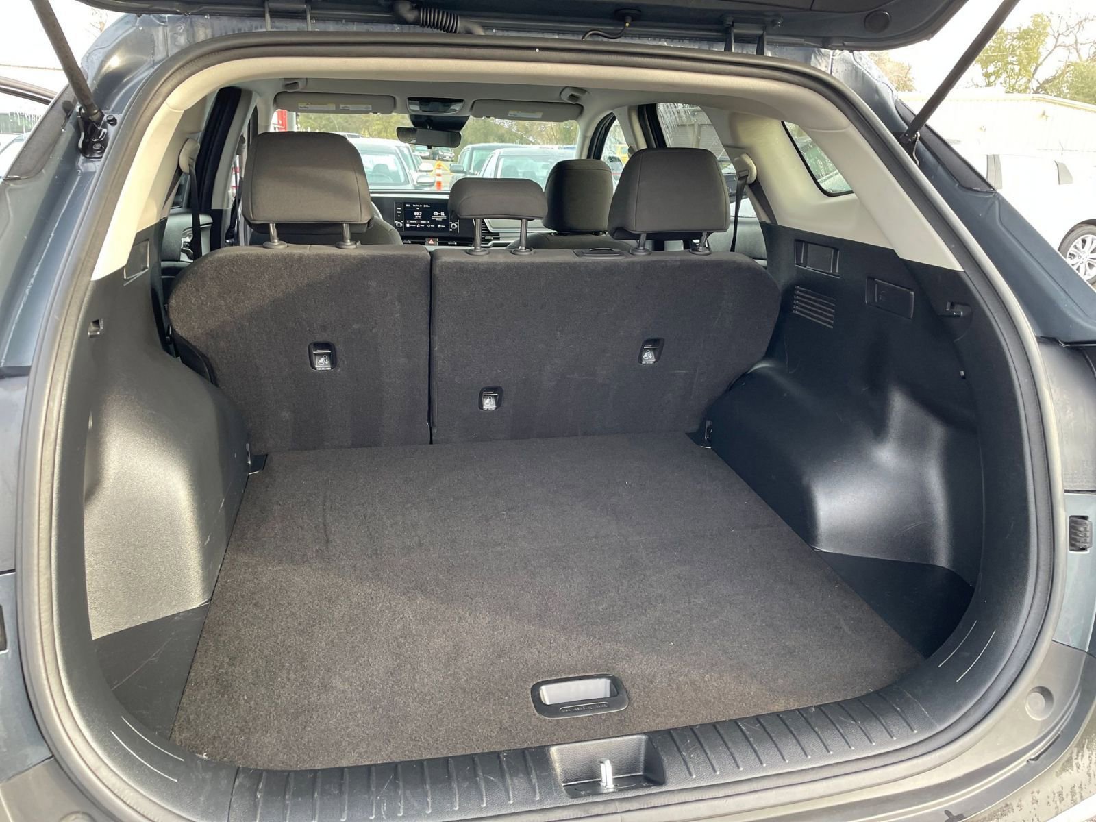 Used 2025 Kia Sportage LX image 30