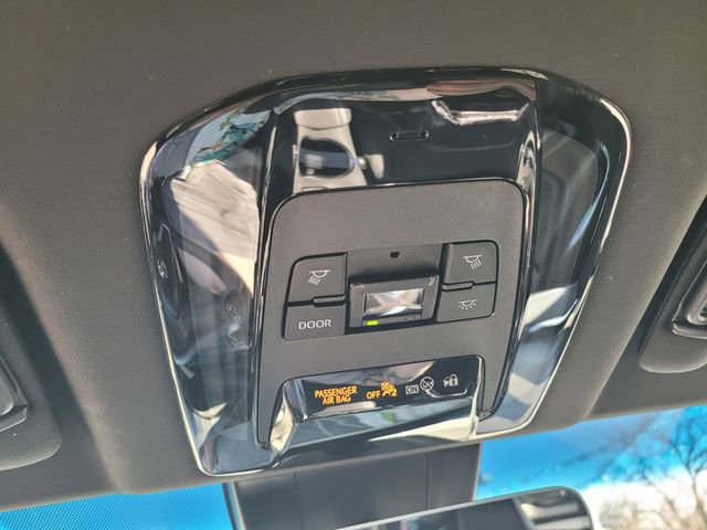 Used 2024 Toyota Venza Nightshade image 21