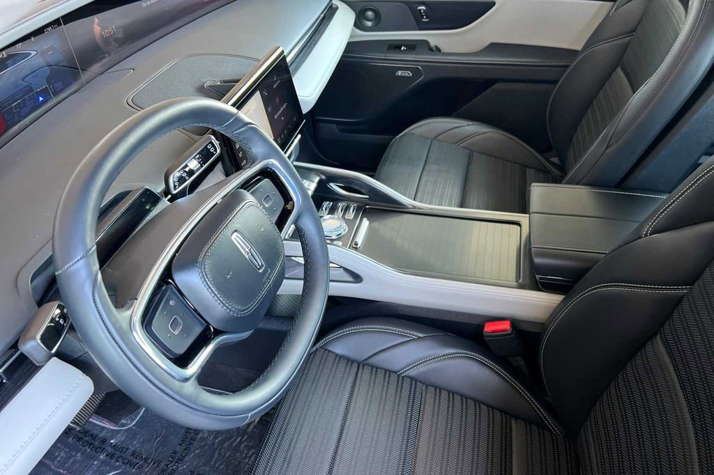 Used 2024 Lincoln Nautilus Reserve w/ Equipment Group 202A image 9