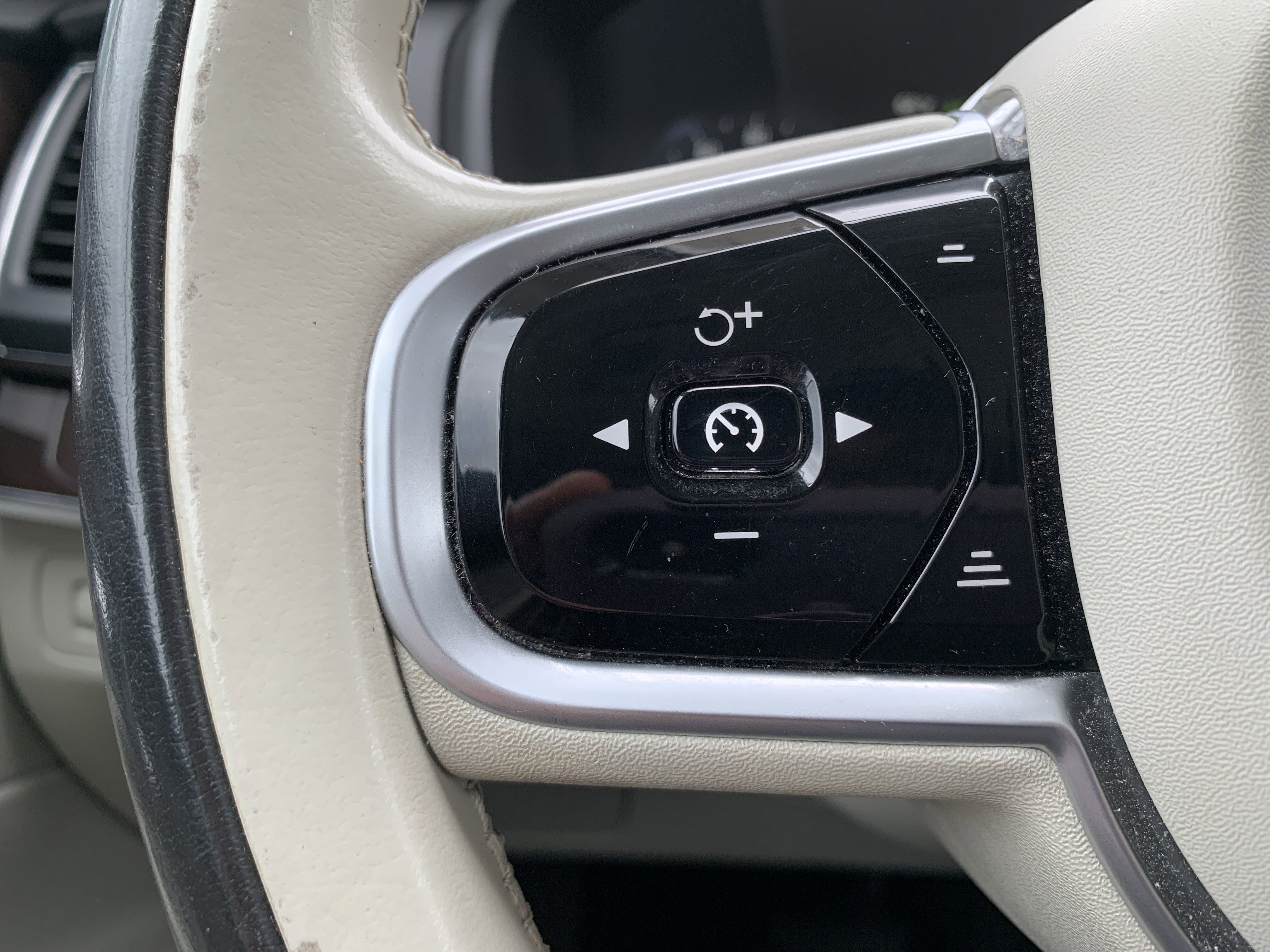 Used 2019 Volvo XC90 T6 Momentum w/ Advanced Package AWD/4WD image 19