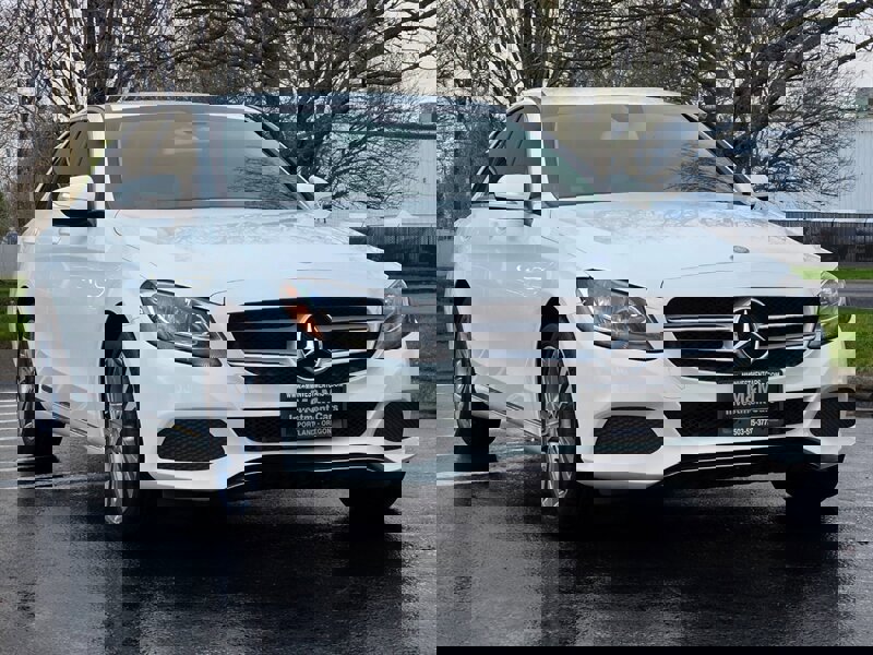 Used 2015 Mercedes-Benz C 300 4MATIC Sedan image 2