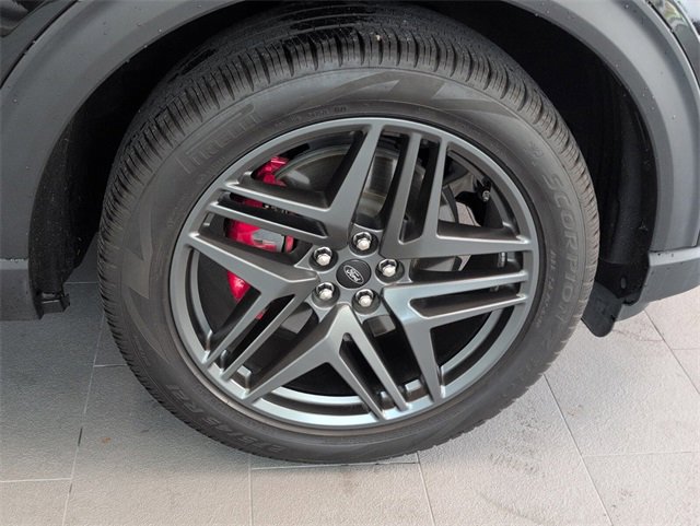 Used 2025 Ford Explorer ST image 16