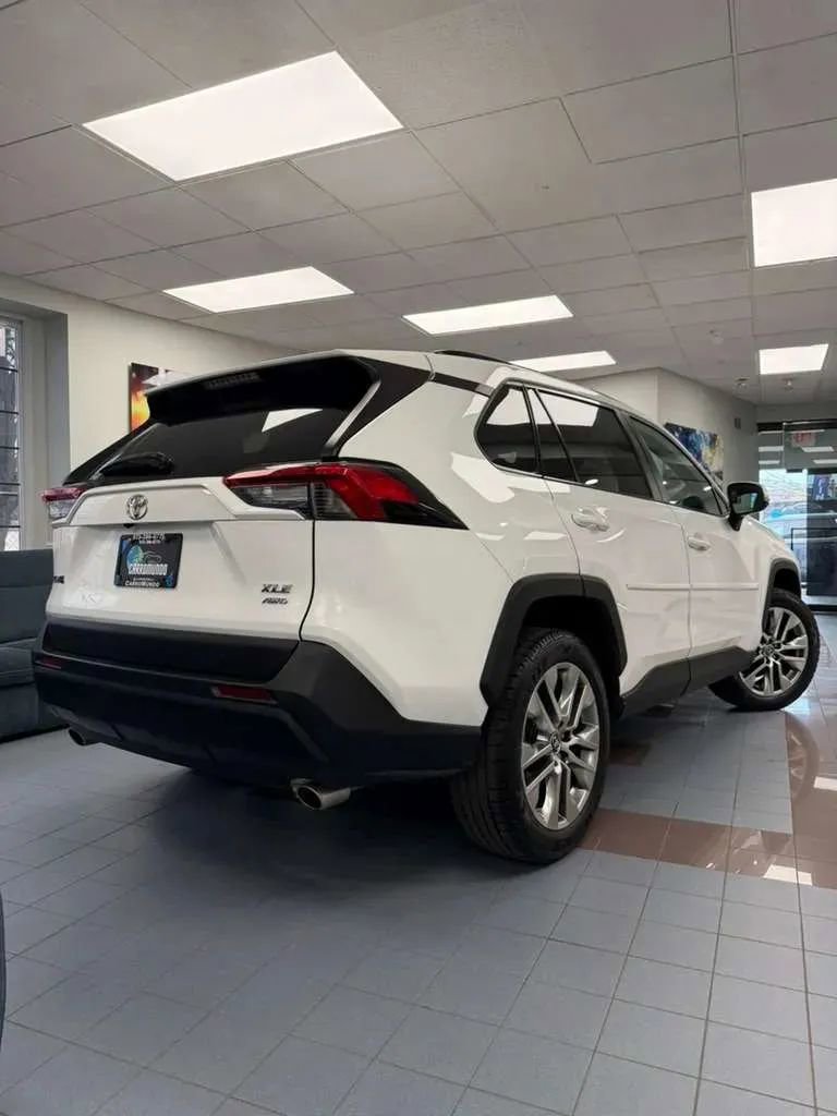 Used 2019 Toyota RAV4 XLE Premium w/ Cold Weather Package AWD/4WD image 6