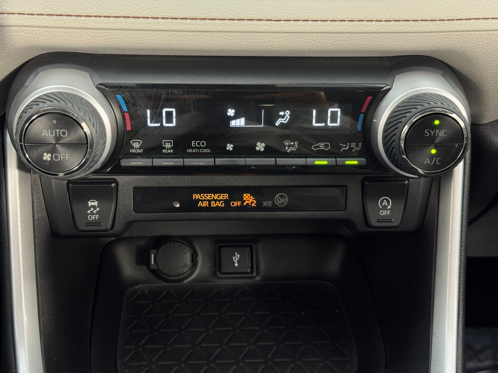 Used 2022 Toyota RAV4 XLE Premium image 26