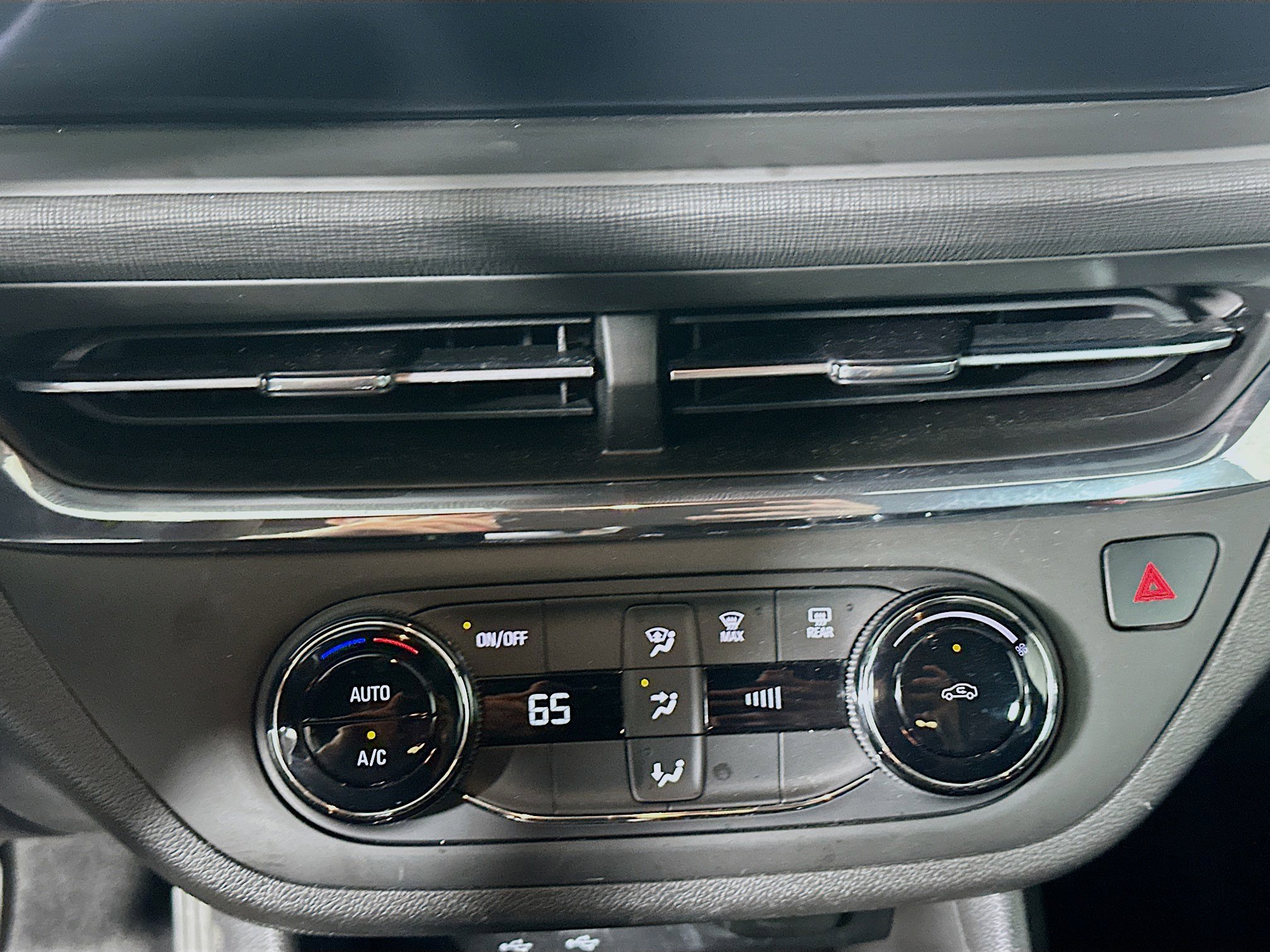 Used 2025 Buick Envista Preferred image 23