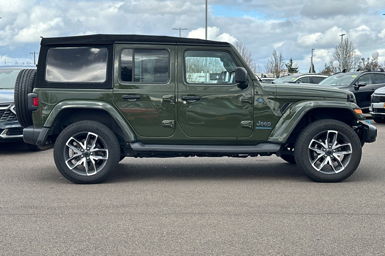 Used 2024 Jeep Wrangler Unlimited w/ Technology Group image 3