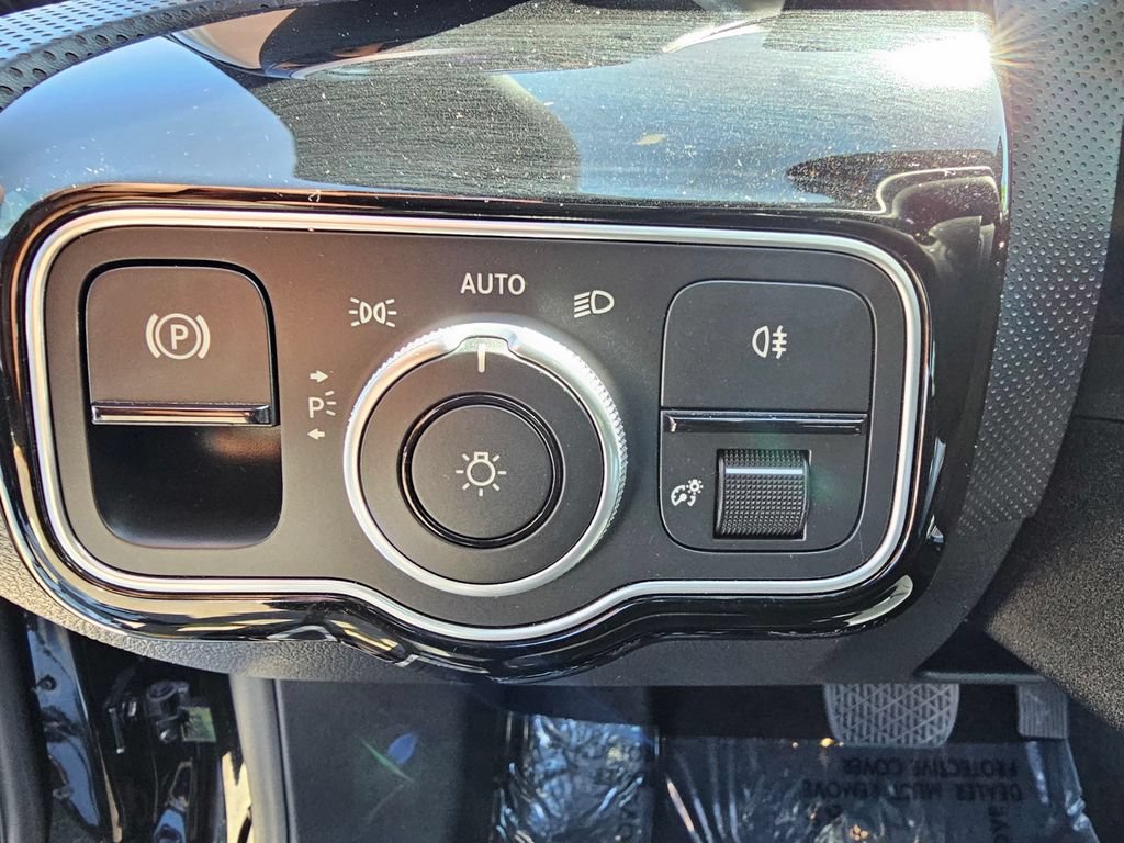 Used 2025 Mercedes-Benz CLA 250 image 24
