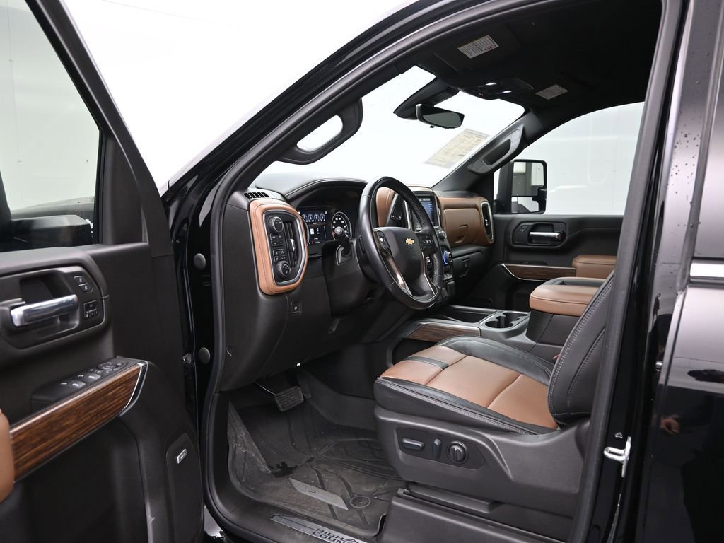 Used 2022 Chevrolet Silverado 2500 High Country w/ Z71 Off-Road Package image 11