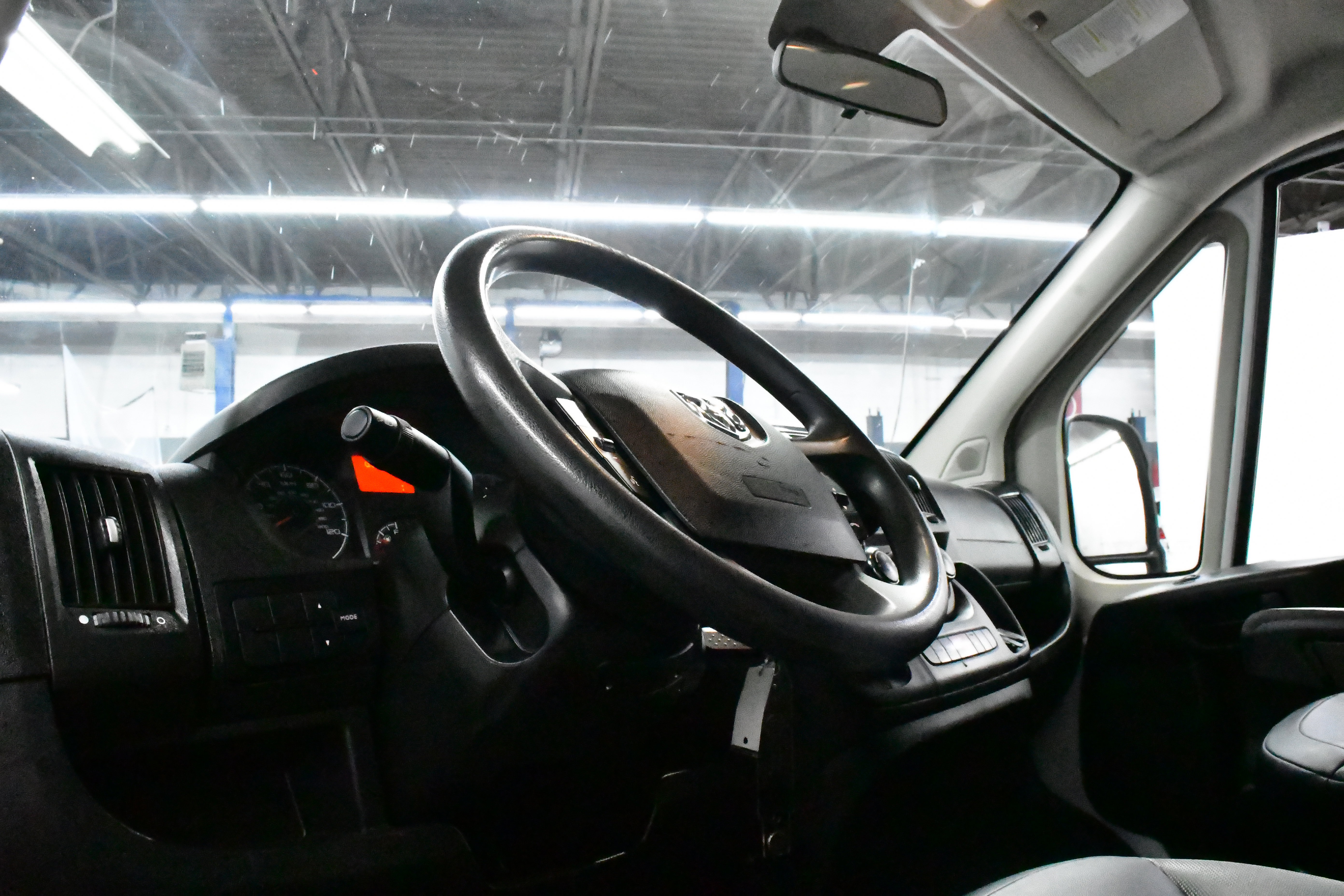 Used 2025 RAM ProMaster 2500 w/ Convenience Group image 16