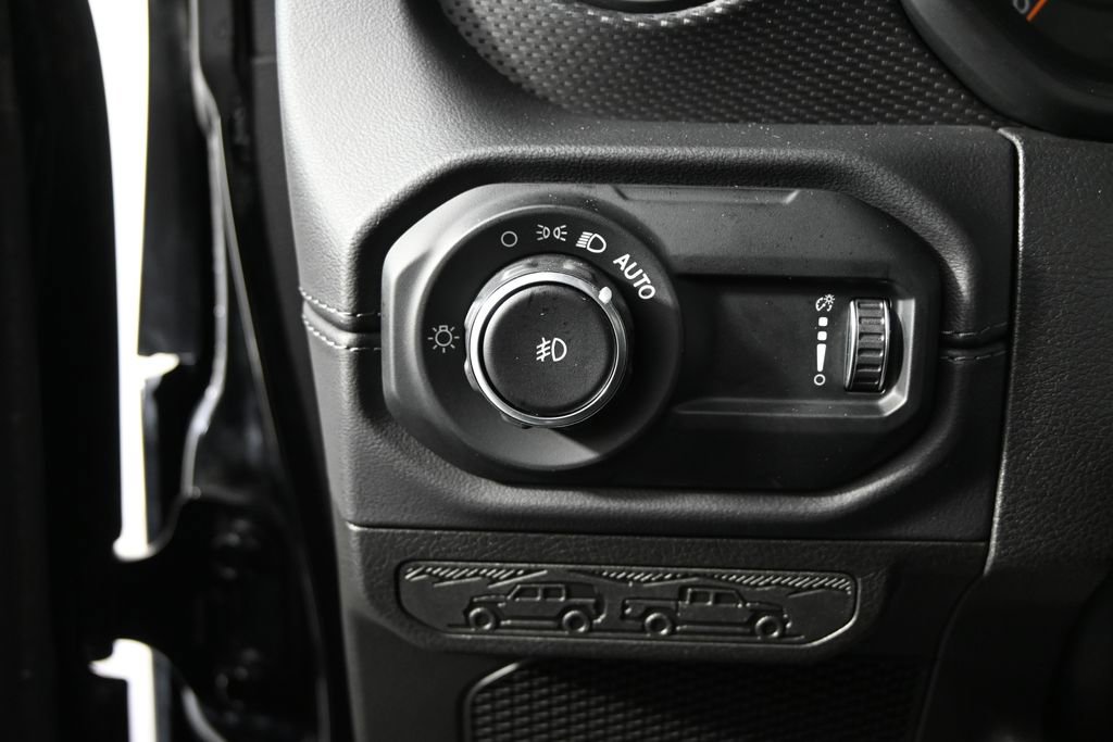 Used 2024 Jeep Wrangler Unlimited Rubicon AWD/4WD image 25